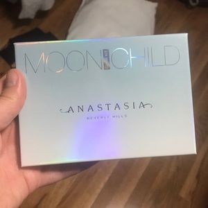 Anastasia Moon Child glow highlighter kit!